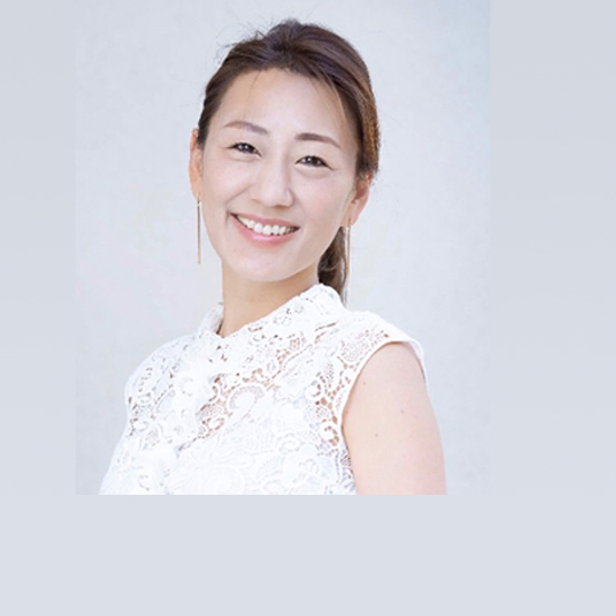 申依里子